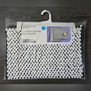 Room Essentials Green and White Chenille Bath Mat Set 2-piece SET
